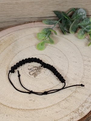 Černý pletený náramek se stříbrným andělem