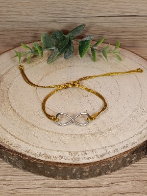 Zlatý náramek nekonečno