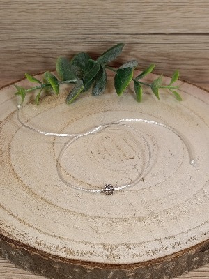 Náramek s kytičkou