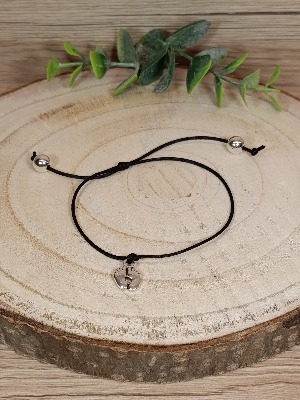 Náramek s nožičkami