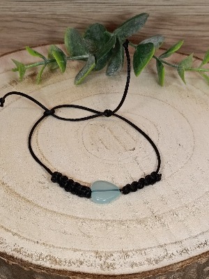 Pletený náramek s modrým srdcem