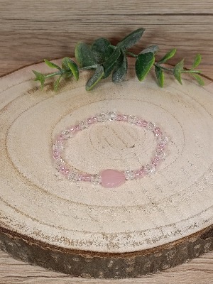 Náramek s růžovým srdíčkem