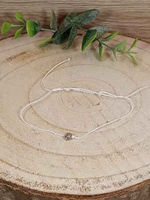 Náramek se stříbrným srdíčkem