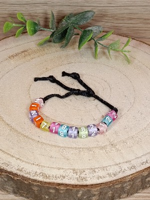 Personalizovaný náramek se jmeném a telefonním číslem