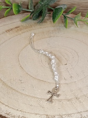 Pletený přívěsek křížek